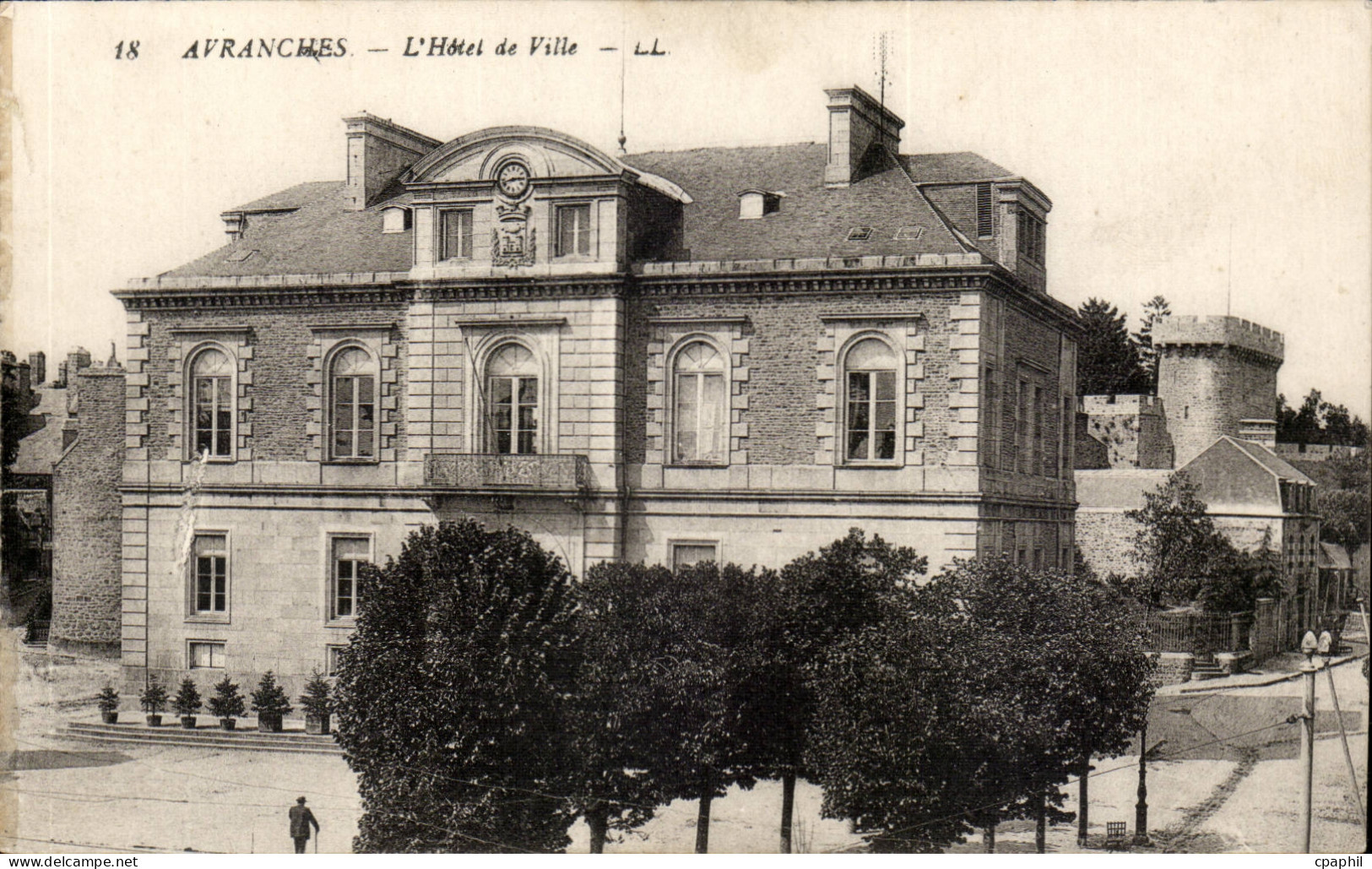 Avranches CPA L'hotel de ville