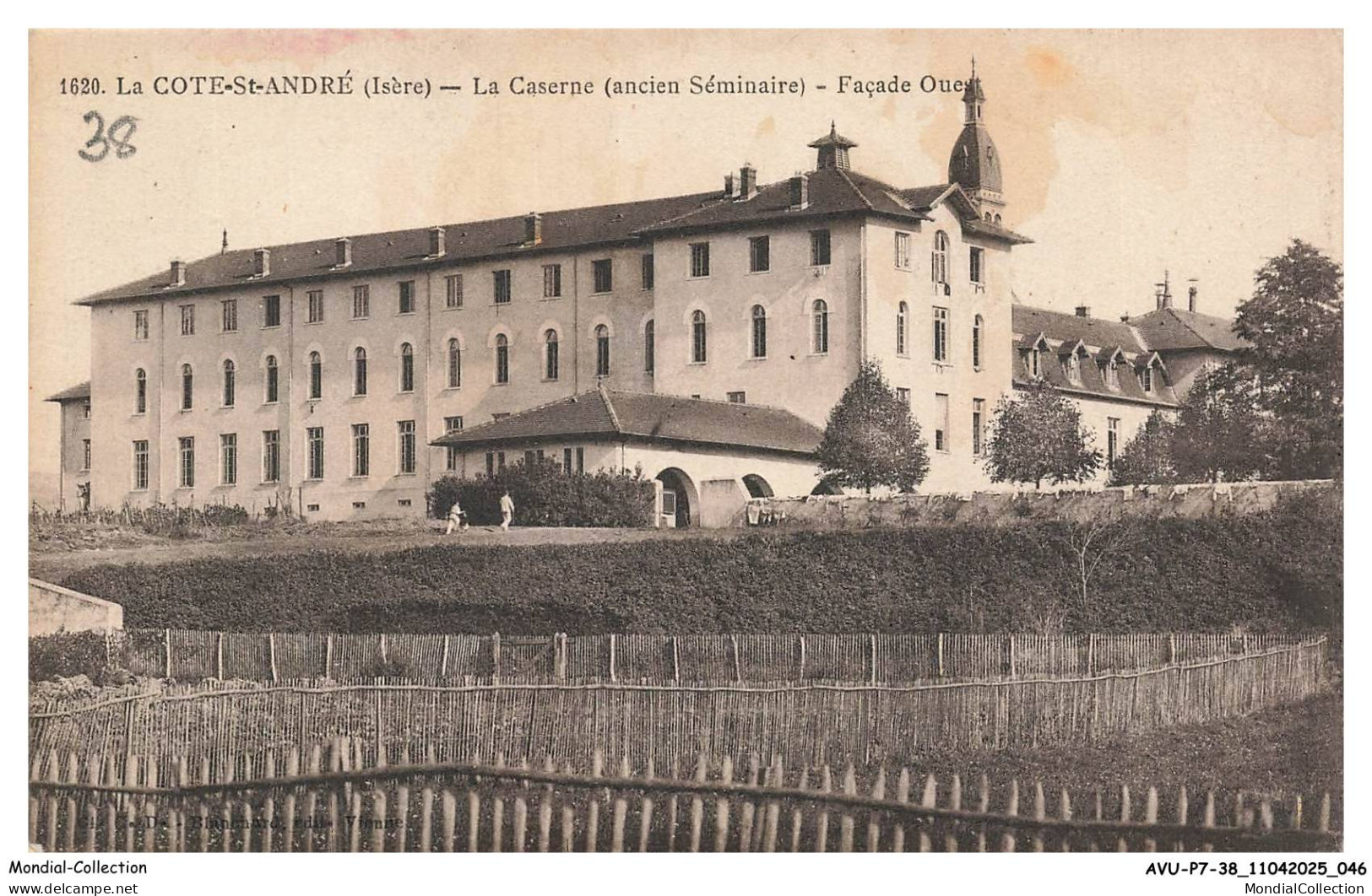 AVUP7-0419-38 - LA COTE-SAINT-ANDRE - La caserne - Facade ouest