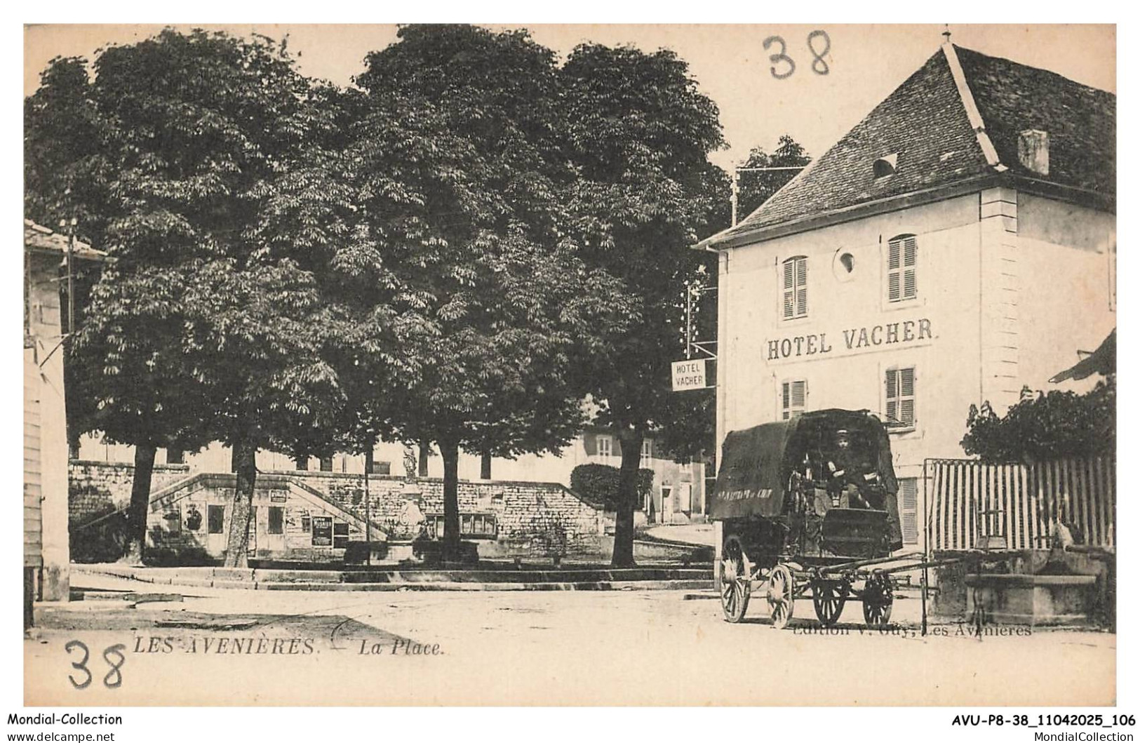 AVUP8-0518-38 - LES AVENIERES - La place
