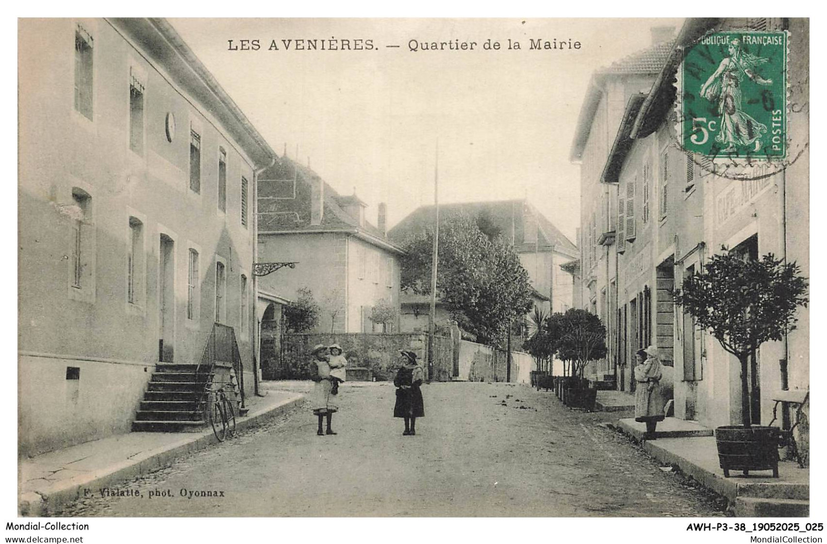 AWHP3-0197-38 - LES AVENIERES - Quartier de la Mairie
