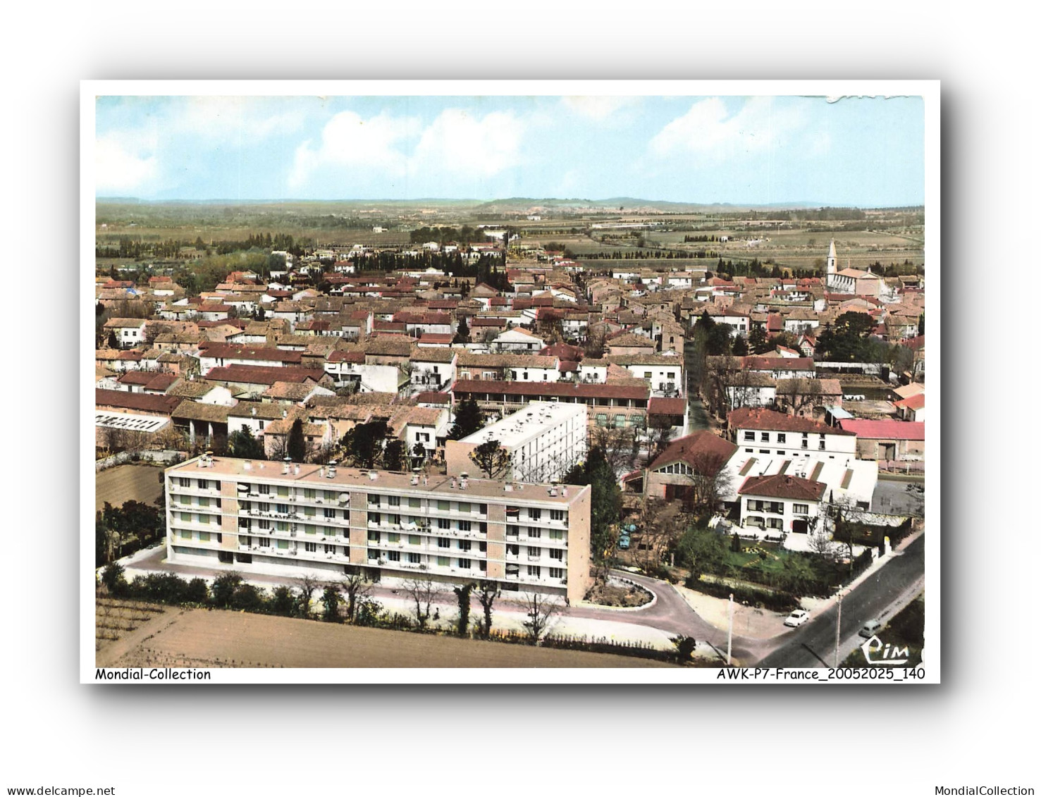 AWKP7-0360-84 - MORIERES-LES-AVIGNON - Vue générale aérienne et la résidence du parc