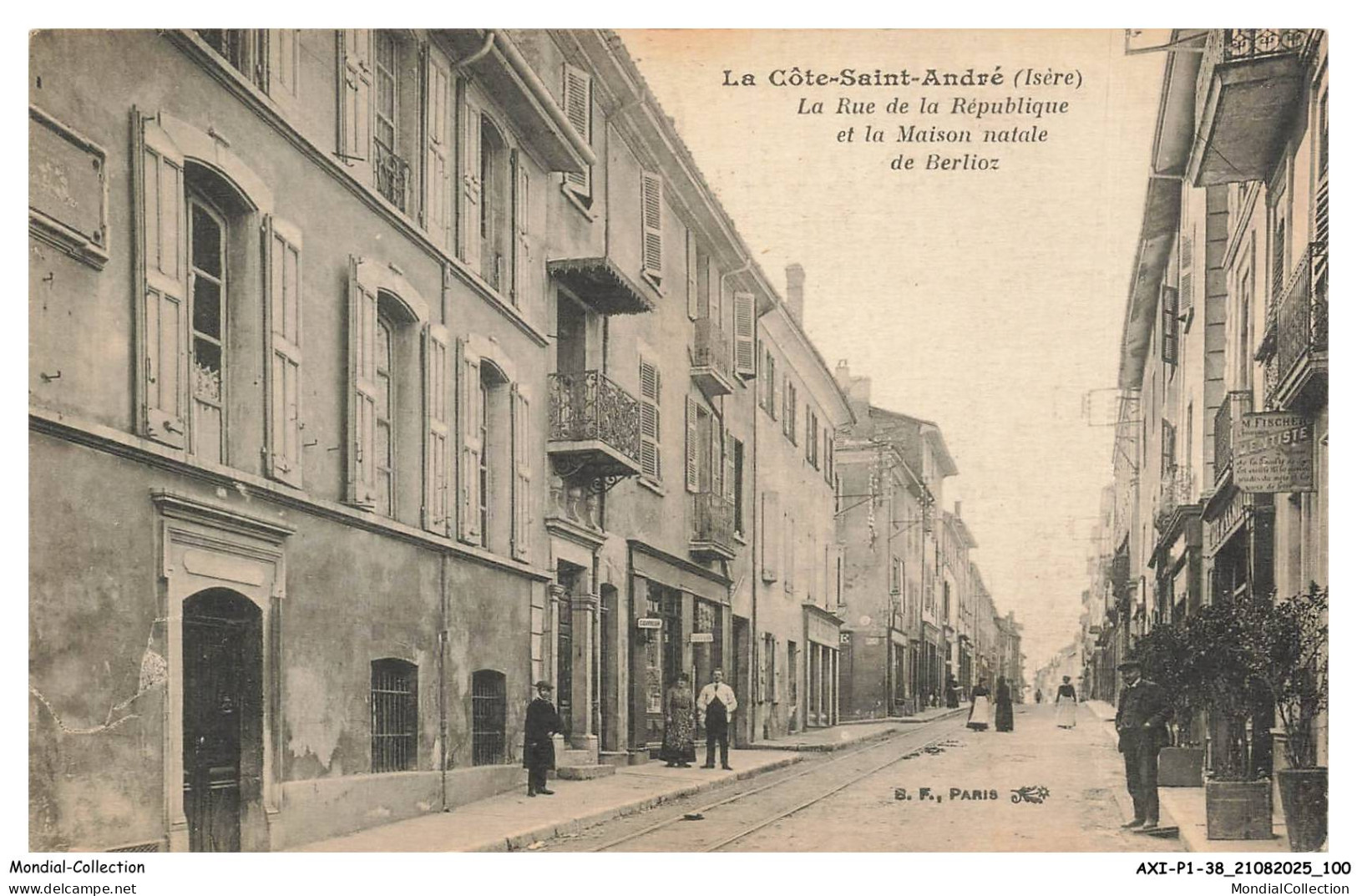 AXIP1-0051-38 - LA COTE-SAINT-ANDRE - La rue de la république et la laison natale de berlioz
