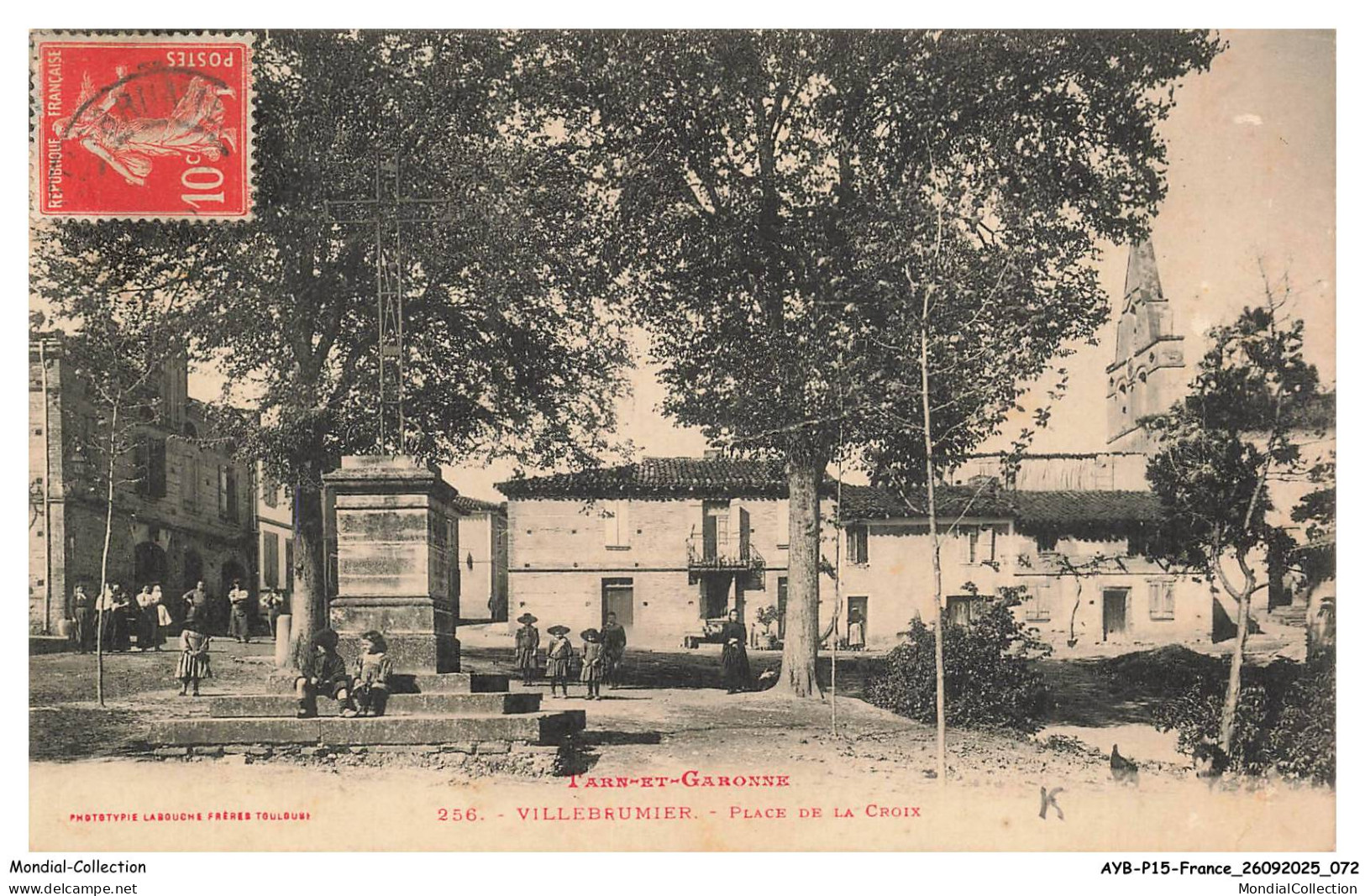 AYBP15-1299-82 - VILLEBRUMIER - Place de croix