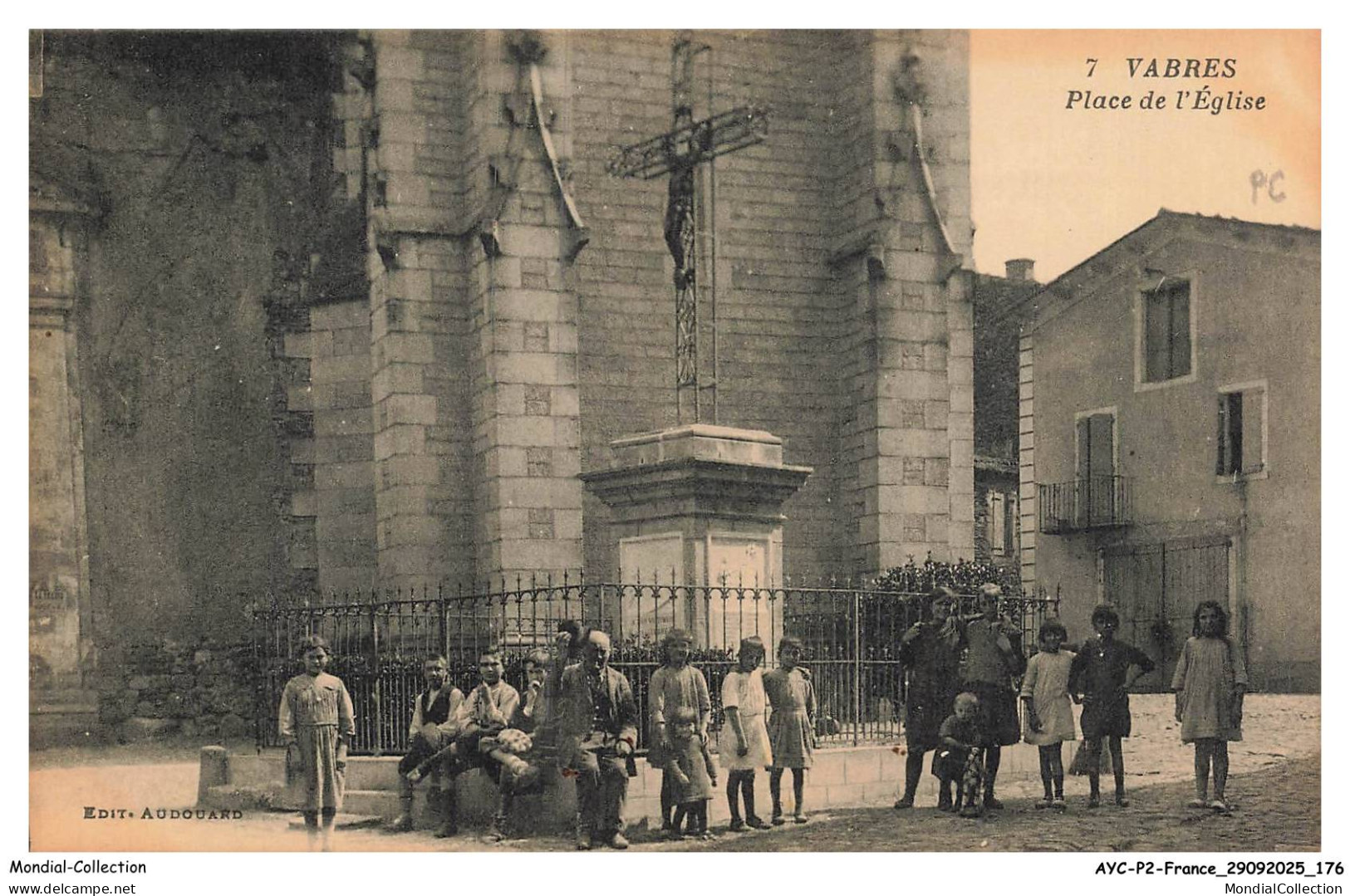 AYCP2-0189-12 - VABRES - Place de l'église