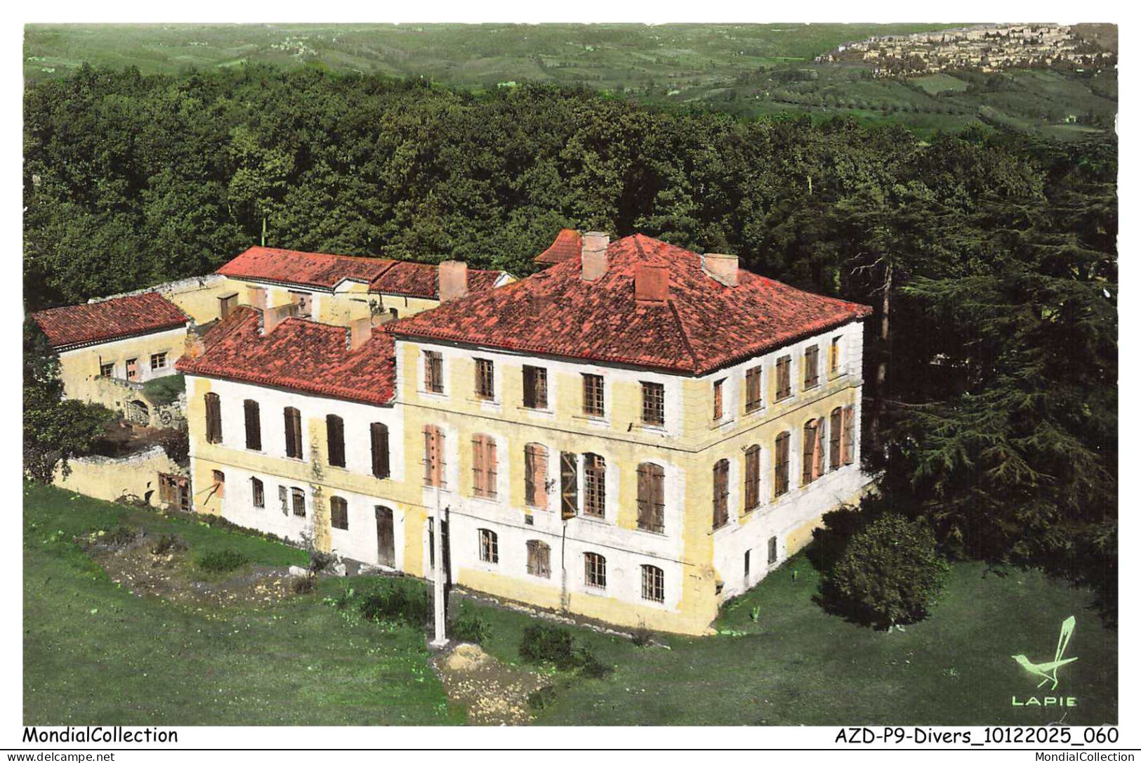 AZDP9-1018-82 - LAUZERTE - Haut castel et dans le fond lauzerte