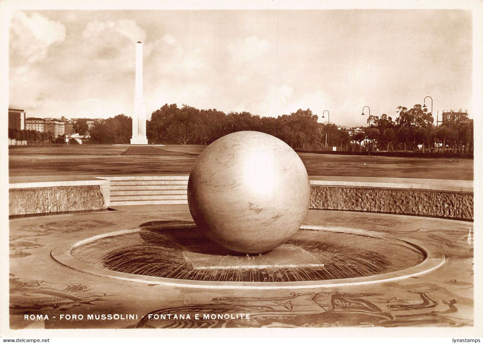 B026 Italy Rome Rome Foro Mussolini Fontana e Monolite Fountain RPPC postcard