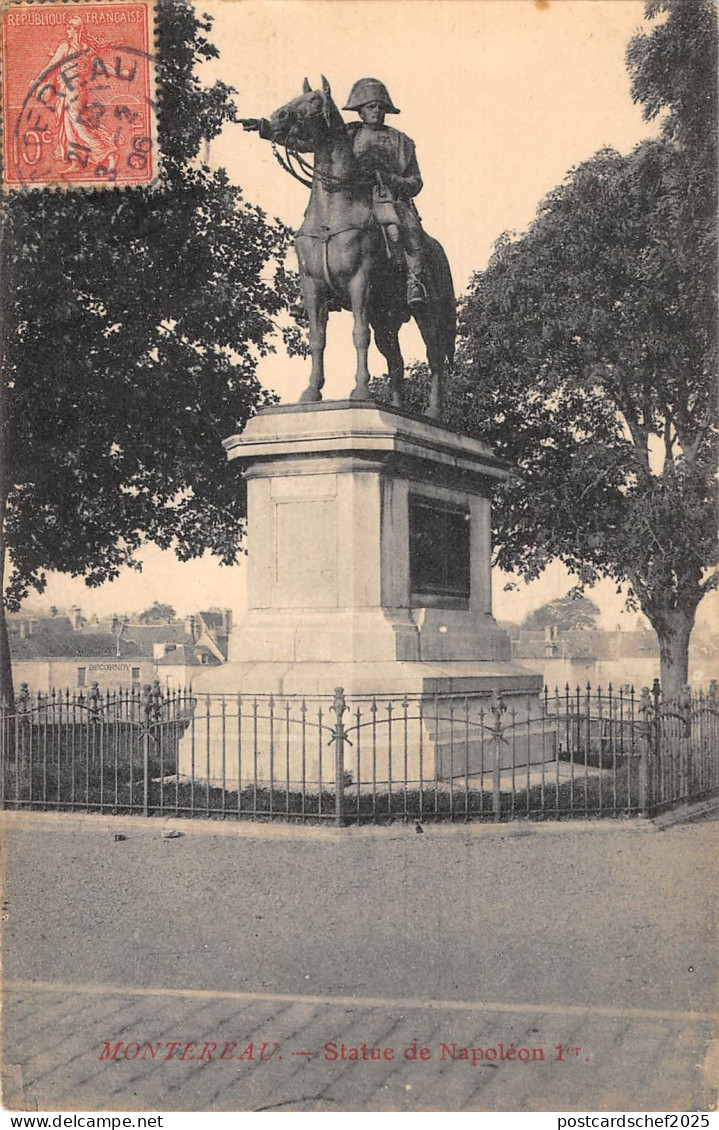 B104530 Montreau Statue de Napoleon I Monument Statue france