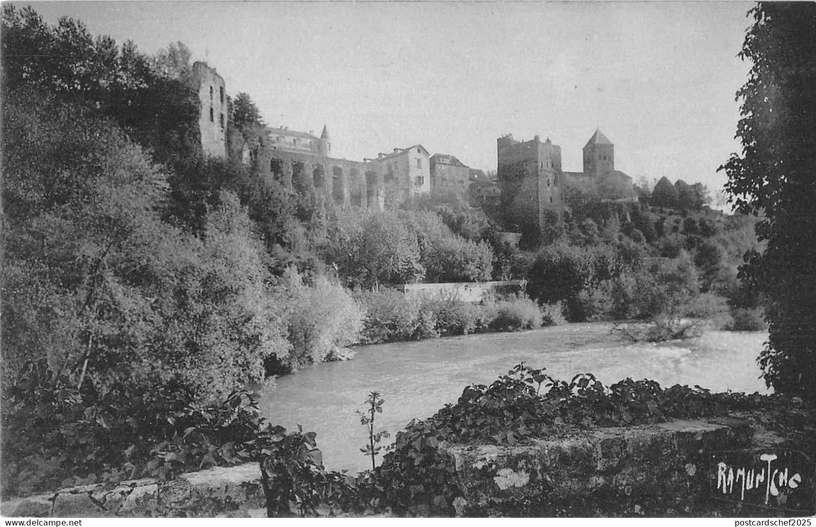 B104910 France Sauveterre de Bearn Ruins