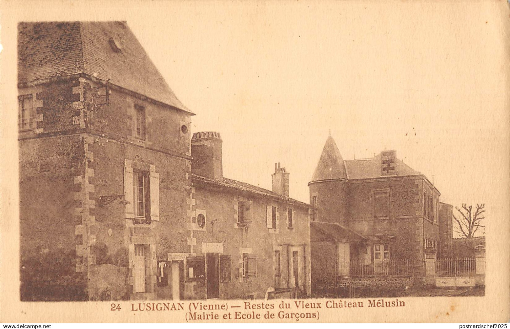 B106793 France Lusignan Restes du Vieux Chateau Melusin