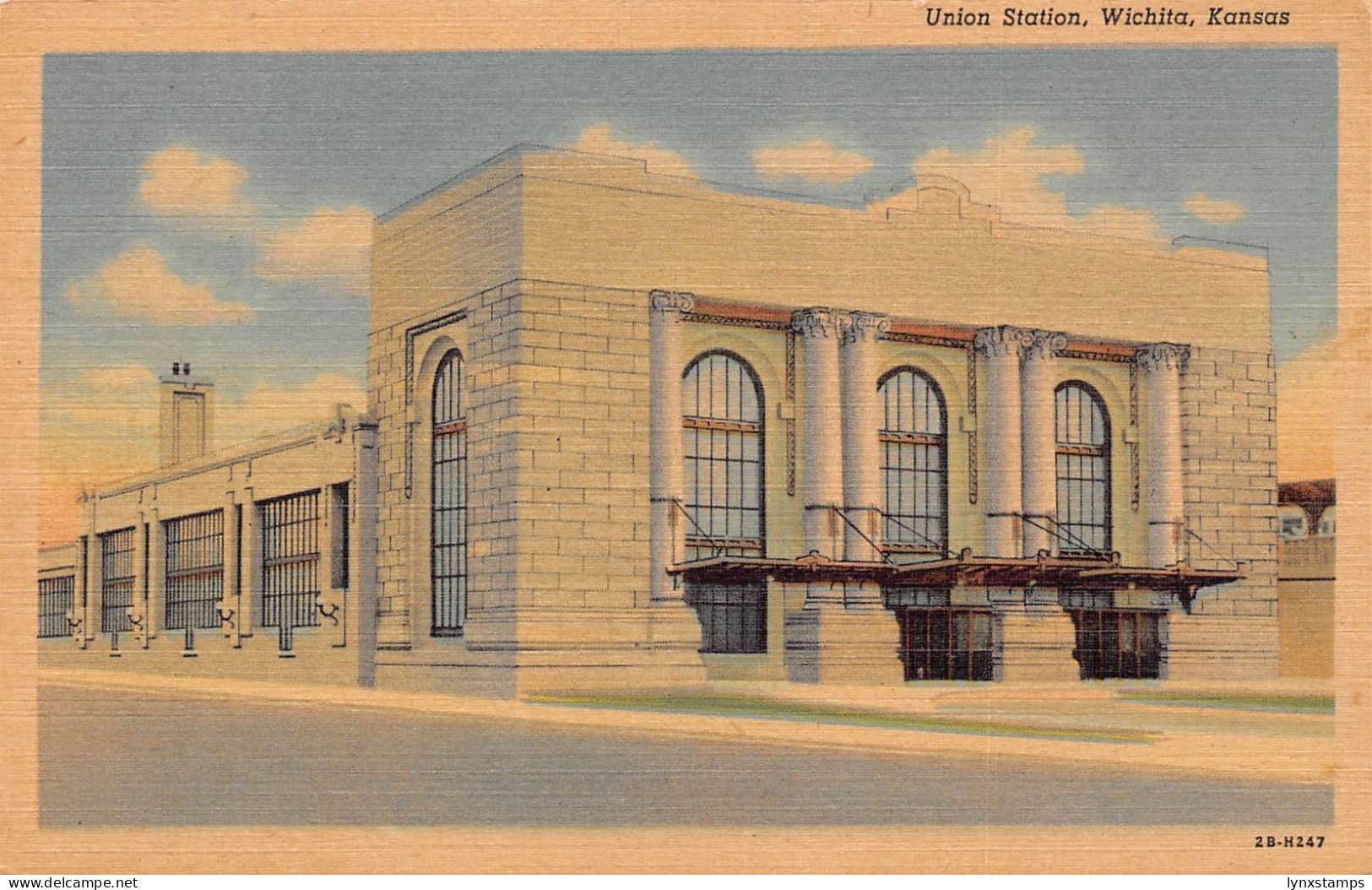 B184 US Kansas Union Station Wichita vintage postcard