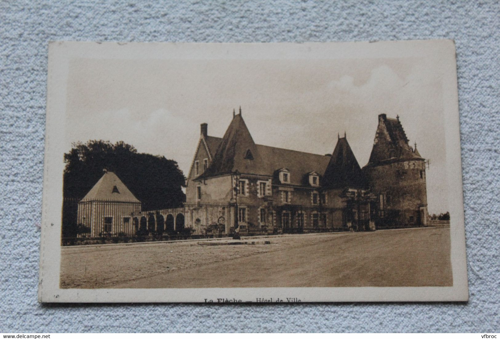 B227, la Flèche, hôtel de ville, Sarthe 72