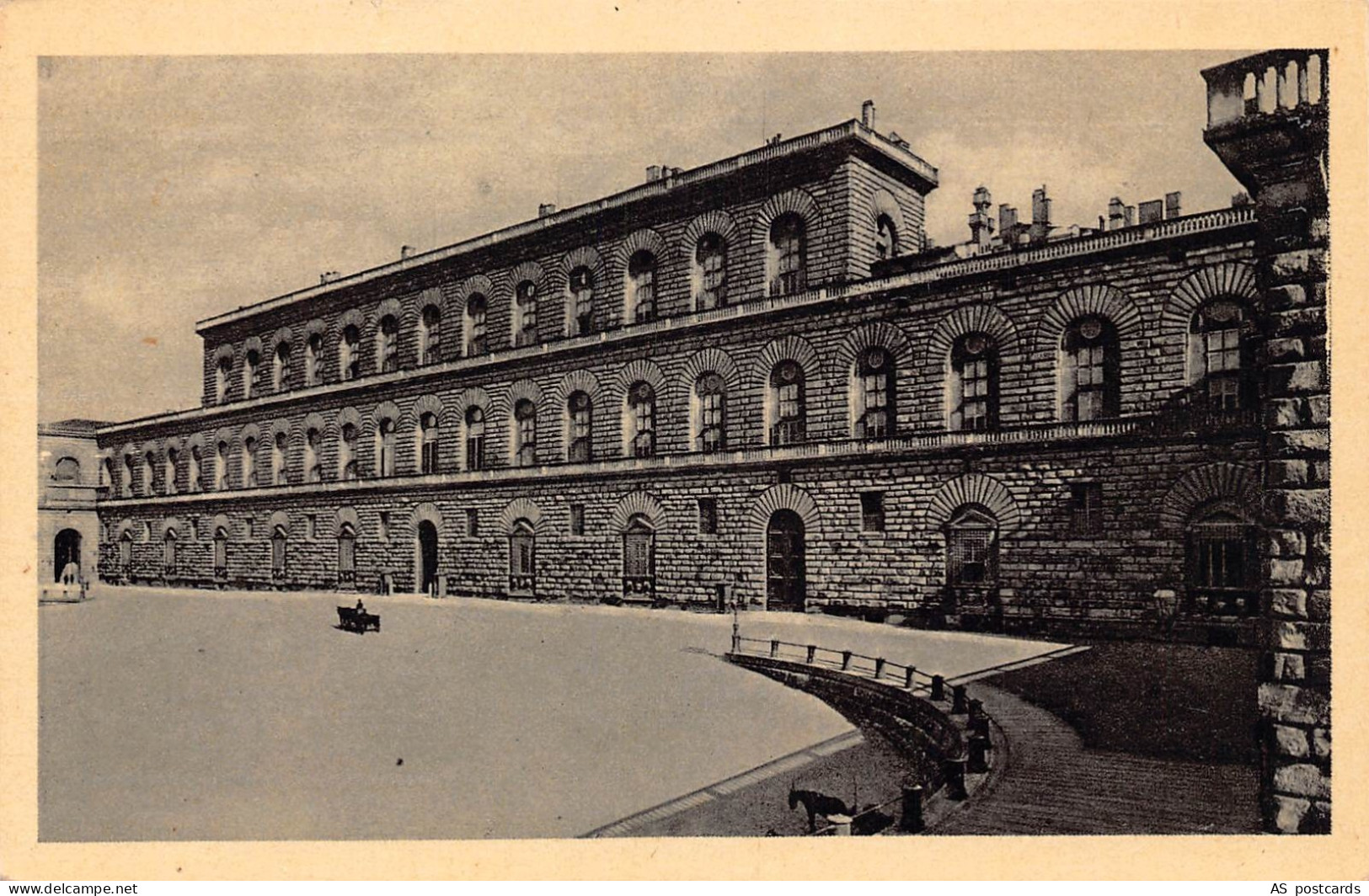 B343 Italy Firenze Florence Palazzo Pitti Palace vintage postcard