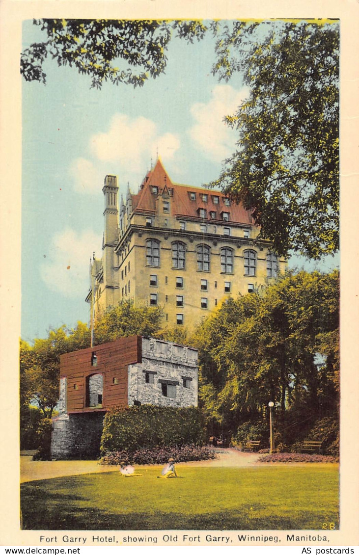 B347 Canada Fort Garry Hotel Old Fort Garry Winnipeg Manitoba vintage postcard