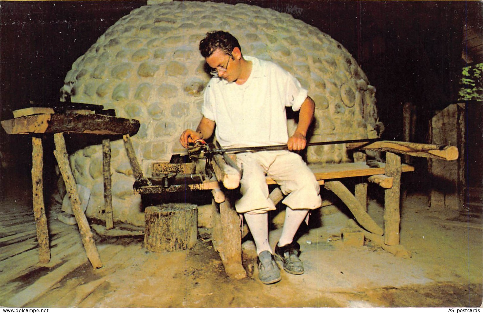 B351 US Jamestown Virginia Glassblower Glasshouse vintage postcard