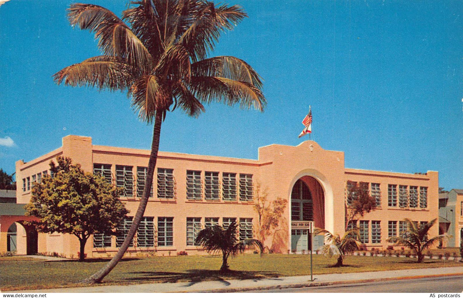 B352 US Florida Fort Lauderdale High School vintage postcard