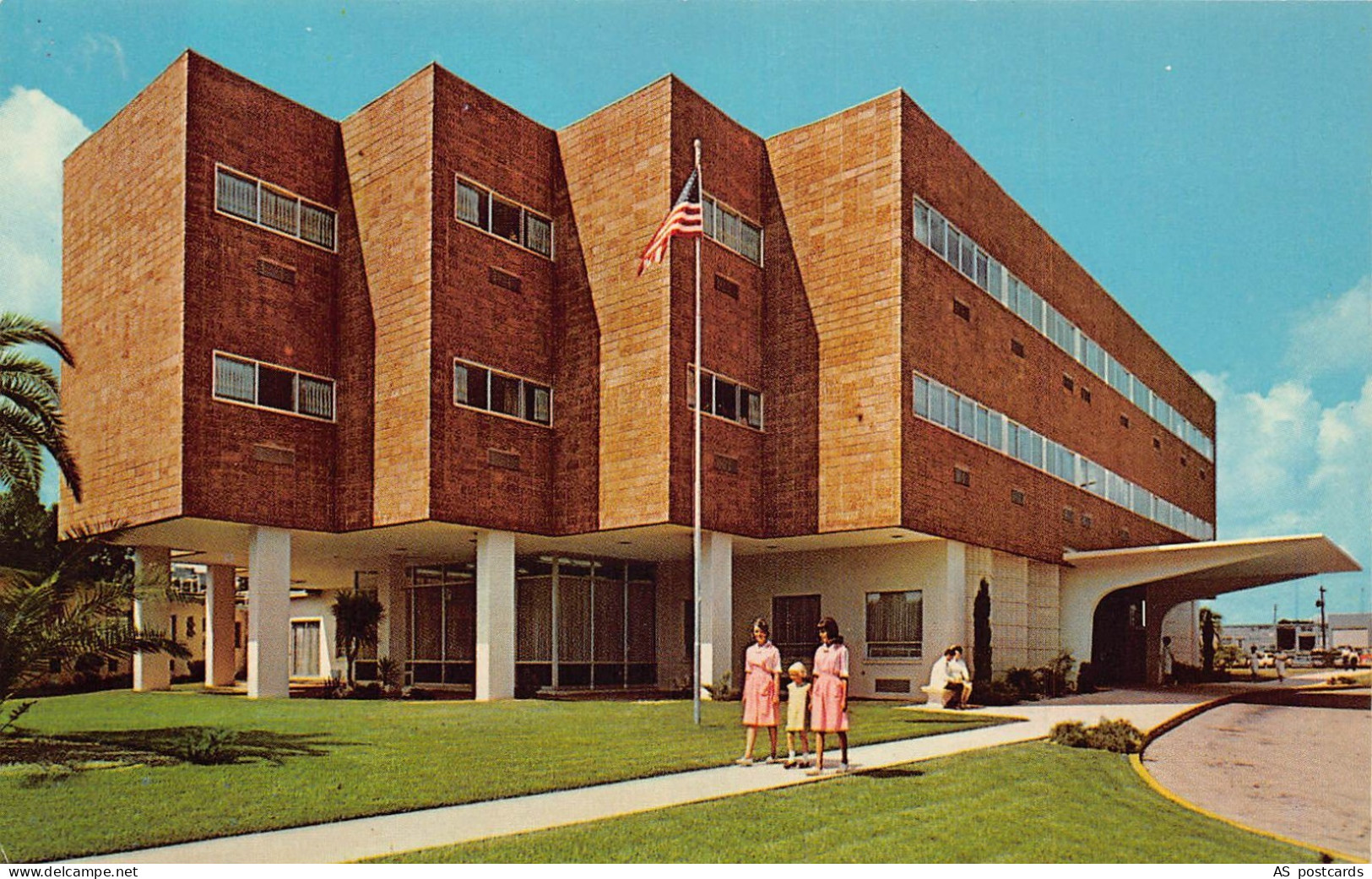B354 US Holiday Hospital Orlando Florida vintage postcard