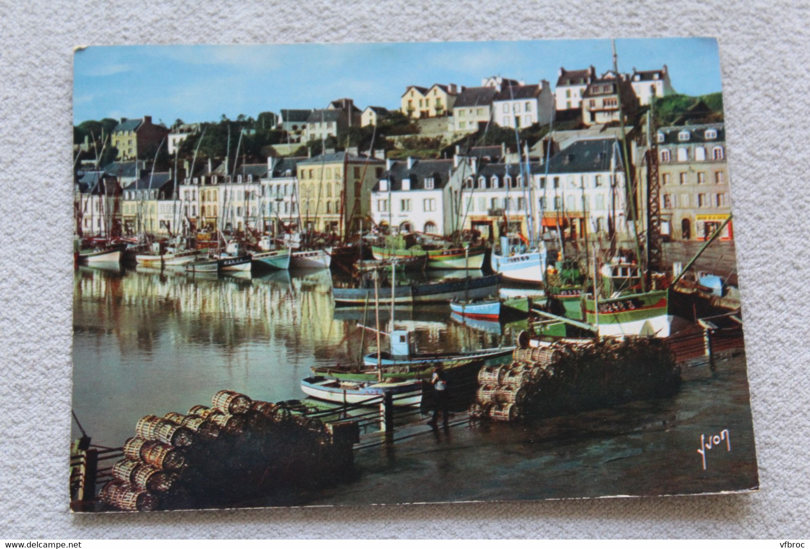 B464, Cpm, Audierne, le port et ses casiers à homards, Finistère 29