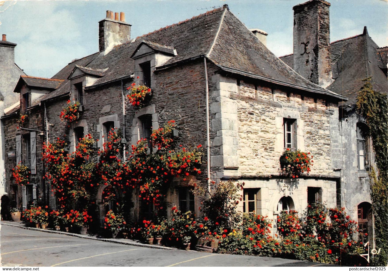 B50427 Vieille maison fleurie Rochefort en Terre    france