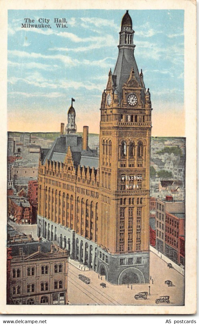 B509 US City Hall Milwaukee Wisconsin vintage postcard