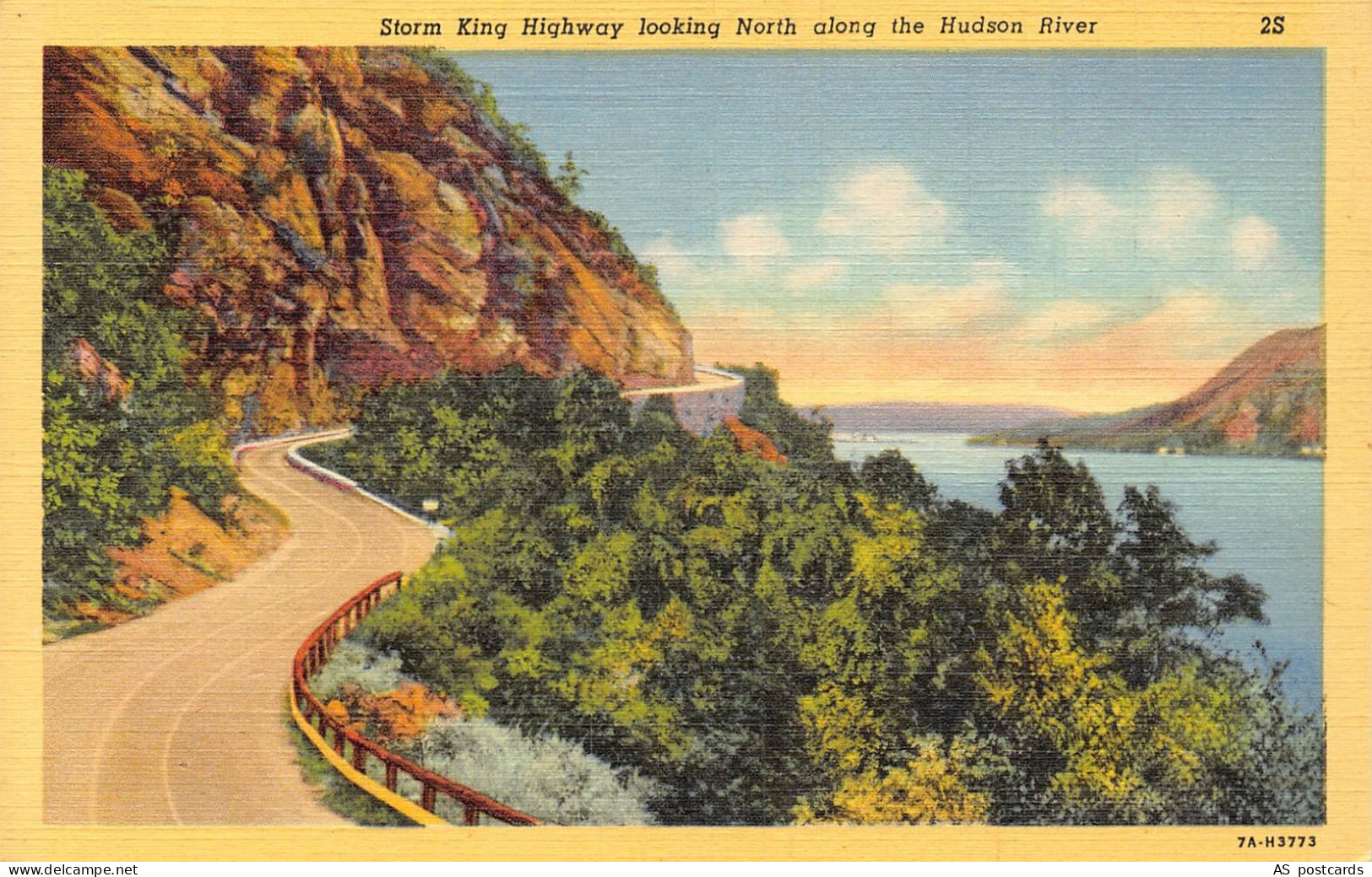 B516 US Storm King Highway looking North along Hudson River vintage postcard