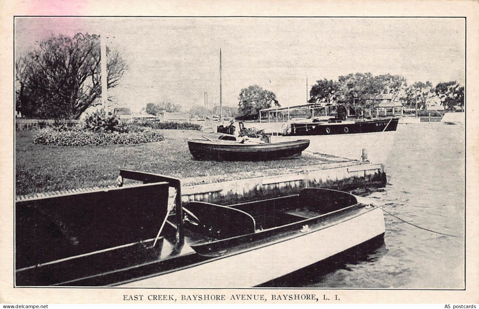 B522 US 1920 East Creek Bayshore Avenue  Long Island Boats postcard
