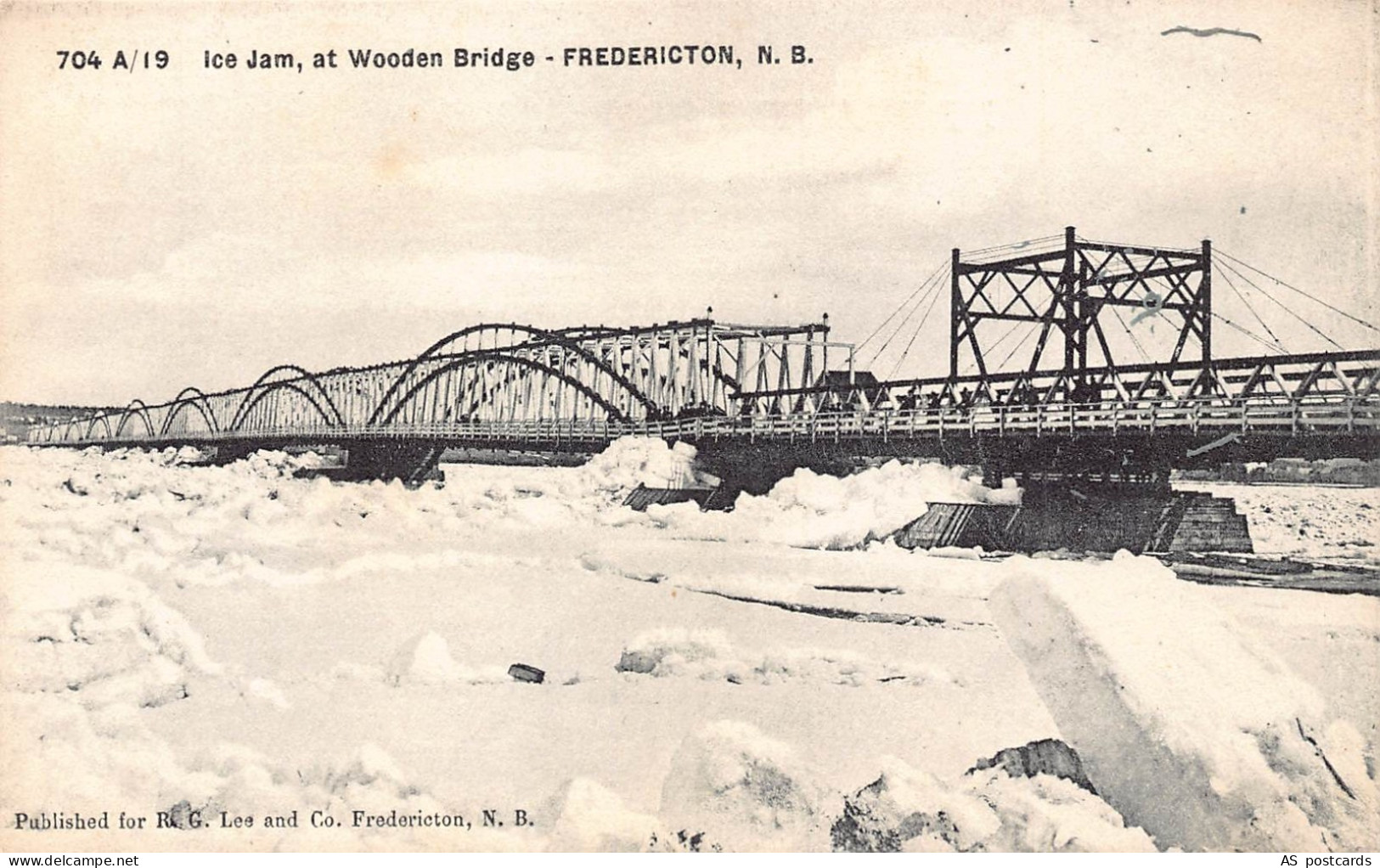 B647 Canada Ice Jam at Wooden Bridge Fredericton NB vintage postcard