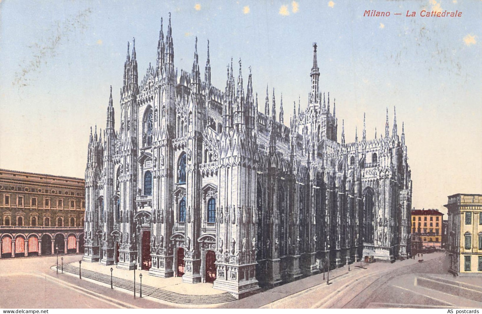 B658 Italy Milan Milano La Cattedrale vintage postcard