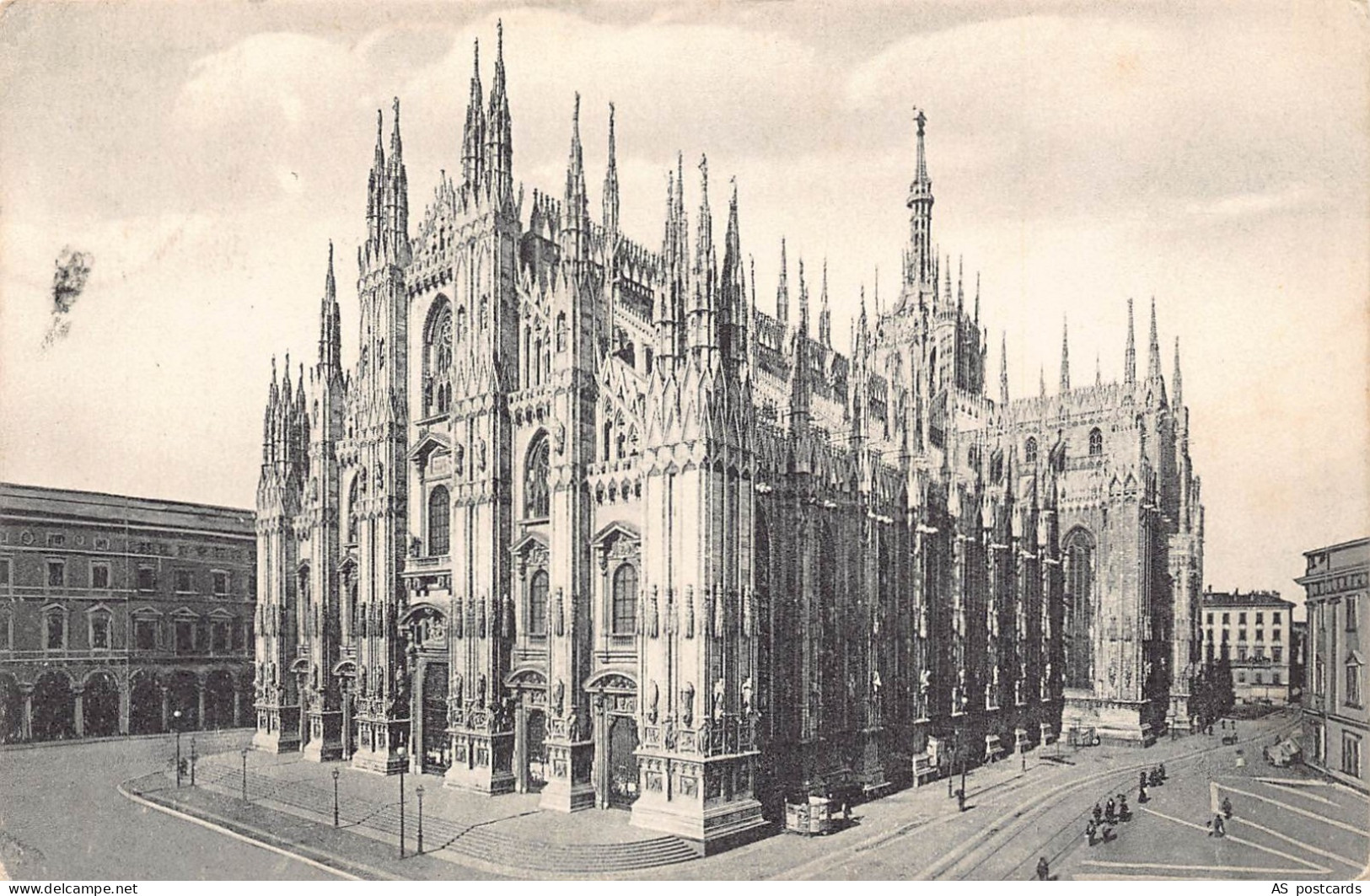 B659 Italy 1920 Milano Milan Cattedrale Cathedral vintage postcard