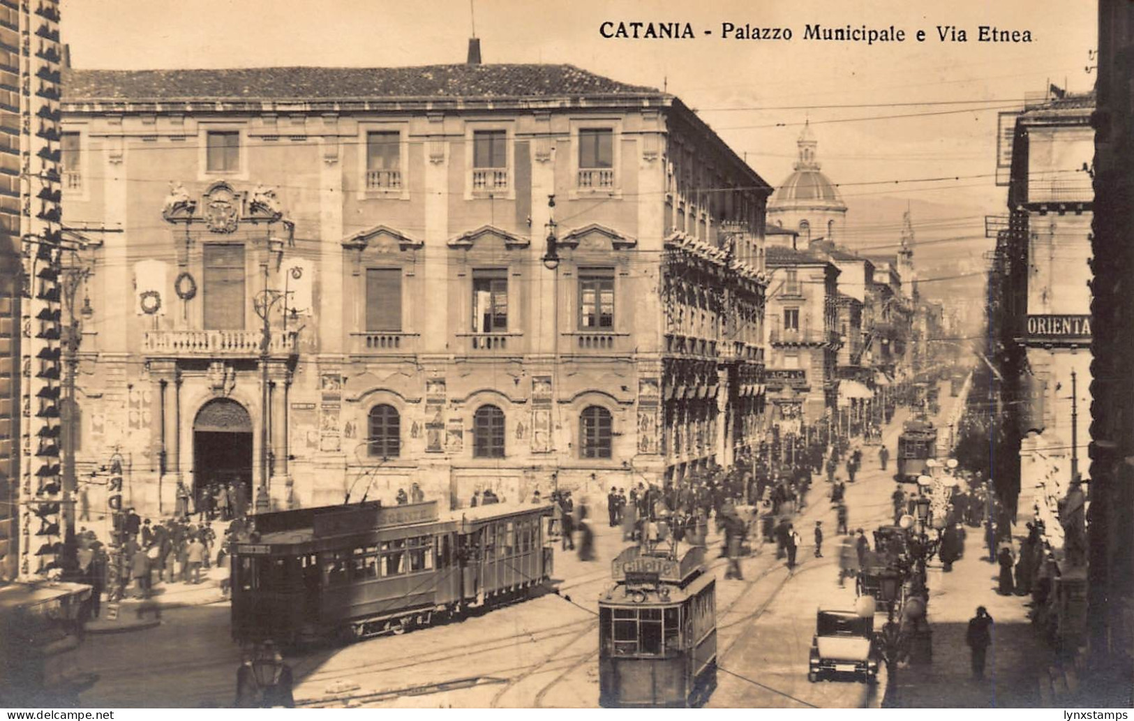 B668 Italy Catania Palazzo Municipale e Via Etnea Gillette Ad Tram RPPC postcard