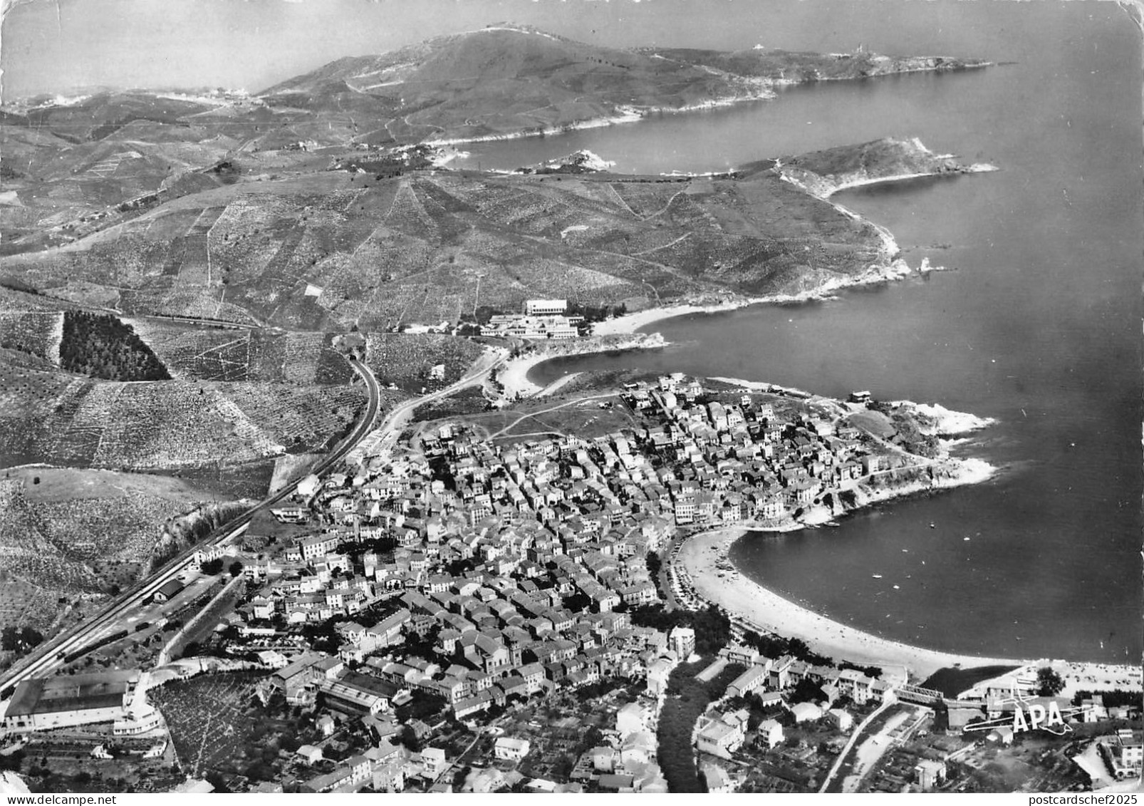 B97833 banyuls sur mer vue aerienne sur banyuls france real photo