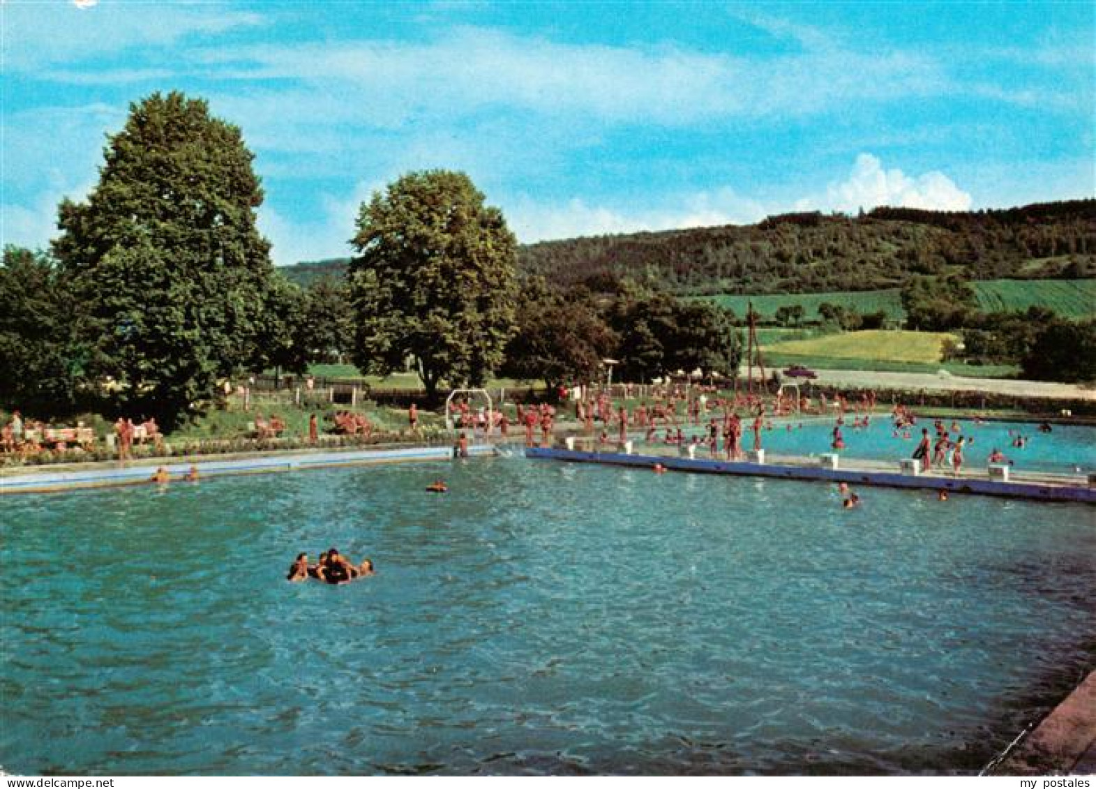 Bad Bibra Burgenlandkreis Sachsen-Anhalt Waldschwimmbad Freibad Schwimmer Huegel