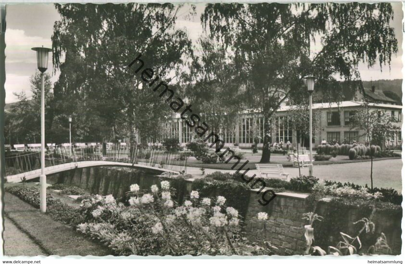 Bad König - Kurgarten mit Wandelhalle - Foto-Ansichtskarte - Verlag Buchhandlung J. Vetter Bad König