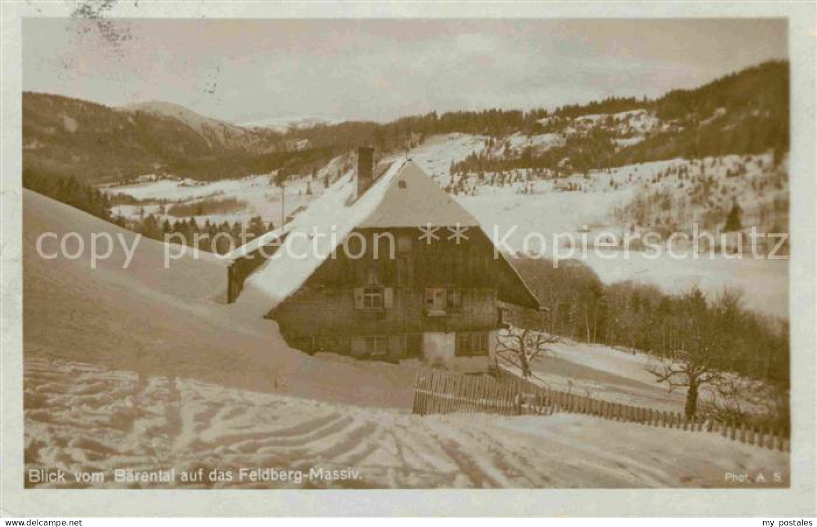 Baerental Feldberg Winterpanorama Schwarzwaldhaus Blick auf das Feldberg Massiv