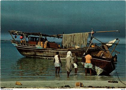 PC BAHRAIN, BAHRAIN, FISHING DHOWS, Modern Postcard (B3768)