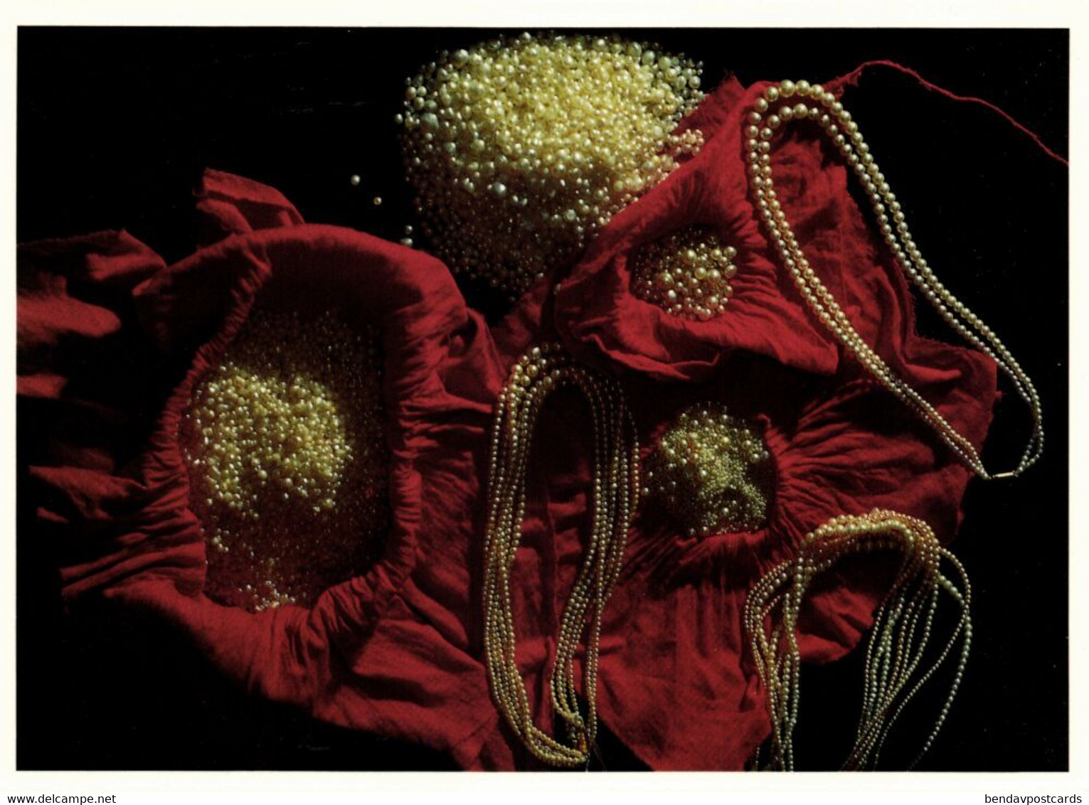 bahrain, Pearls on Display, Jewelry (1980s) Postcard