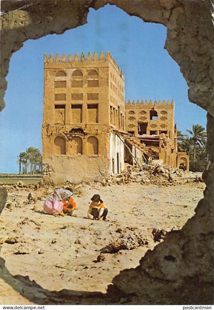 Bahrain - Old pearl merchants dwelling - POSTALLY USED - POSTCARD SIZE 15 cm x 10 cm (4" x 6")