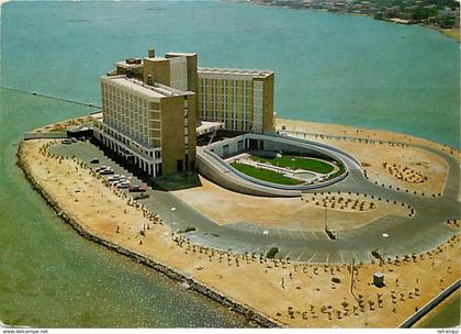 ref W116- bahrein - gulf hotel   / format :15cms x 10,5cms / - carte bon etat -