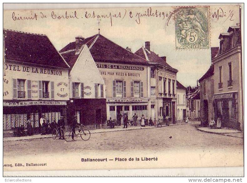 Ballancourt sur Essonne      91       La  Place  (voir scan)
