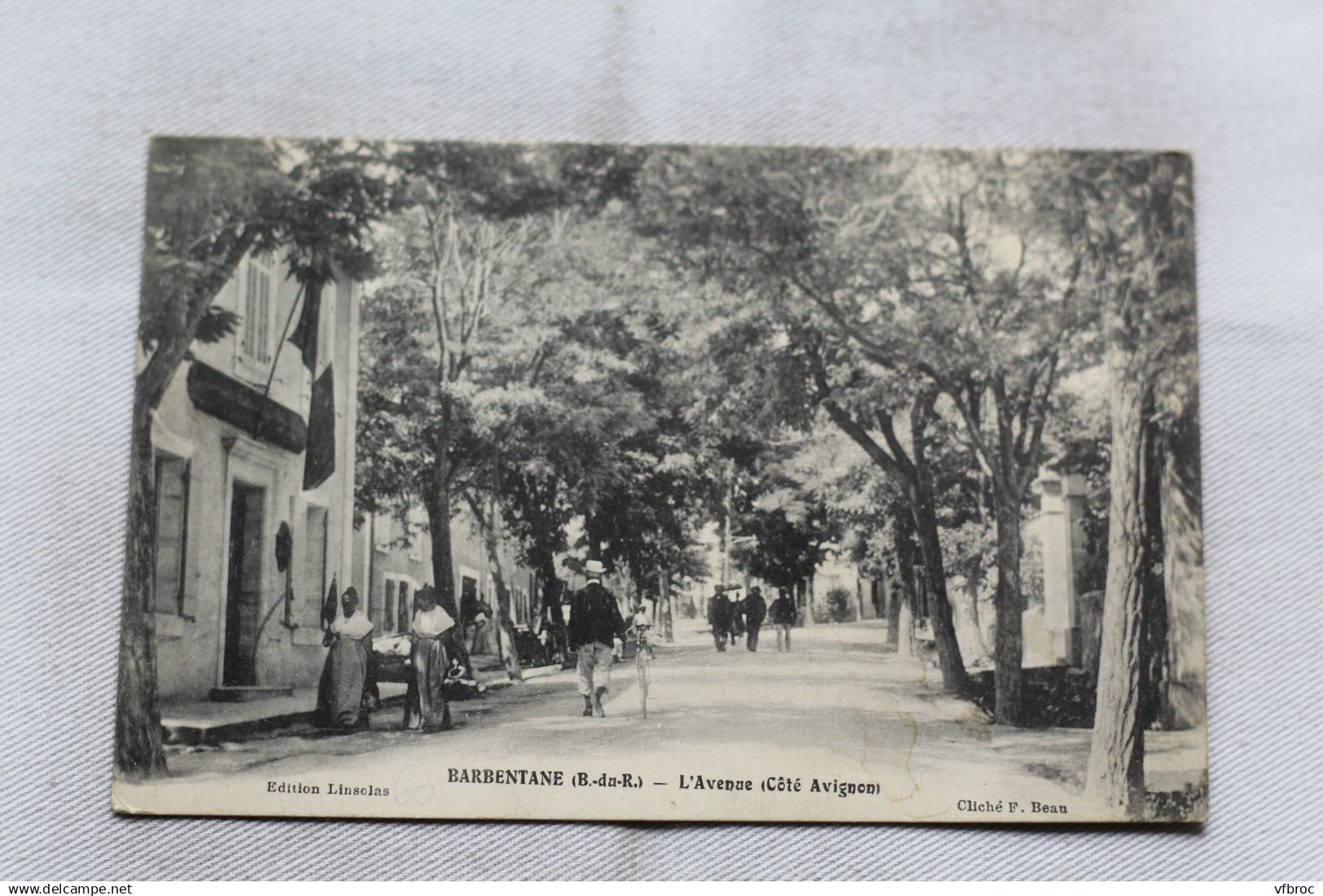 Barbentane, l'avenue, côté Avignon, Bouches du Rhône 13