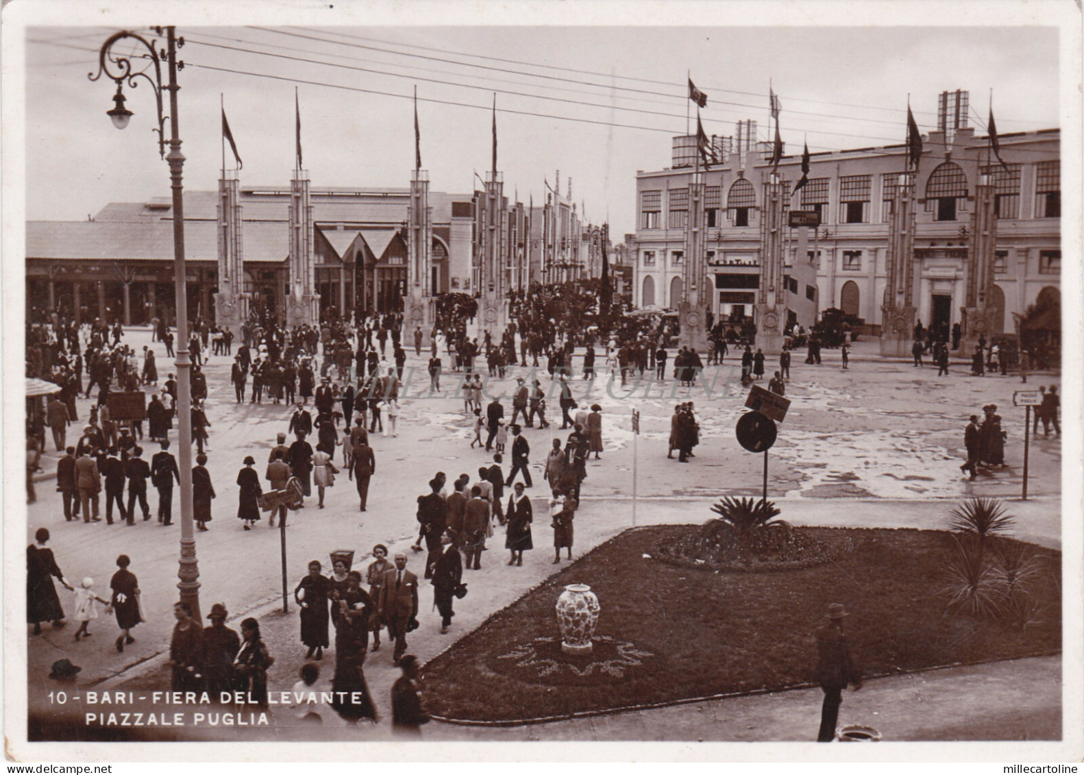BARI - Fiera del Levante, Piazzale Puglia - Foto Cartolina