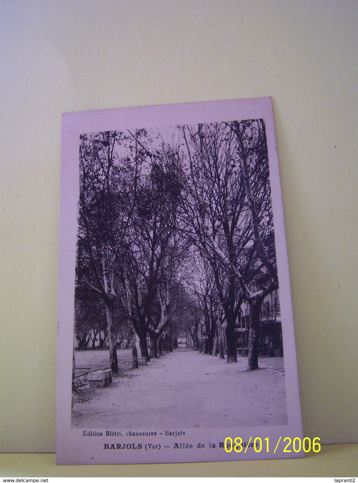 BARJOLS (VAR) ALLEE DE LA ROUGUIERE.
