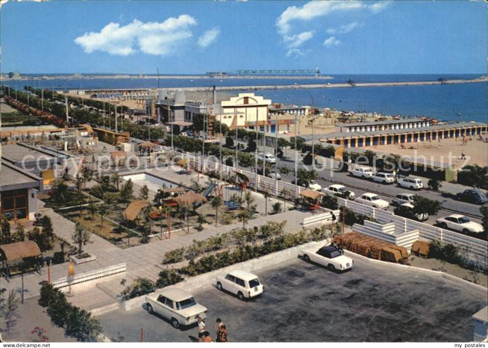 Barletta La spiaggia e il porto