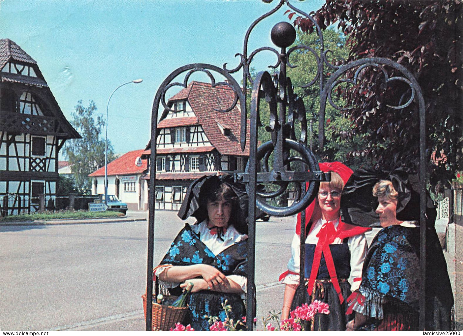 BAS RHIN GAMBSHEIM maisons alsaciennes folklore