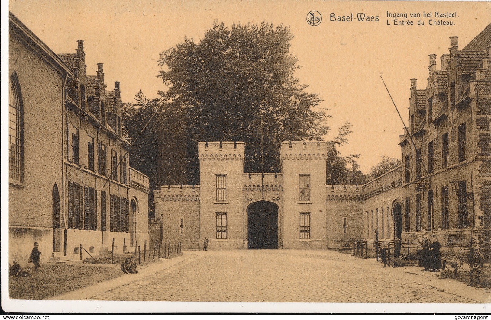 BAZEL WAAS  INGANG VAN HET KASTEEL    2 SCANS