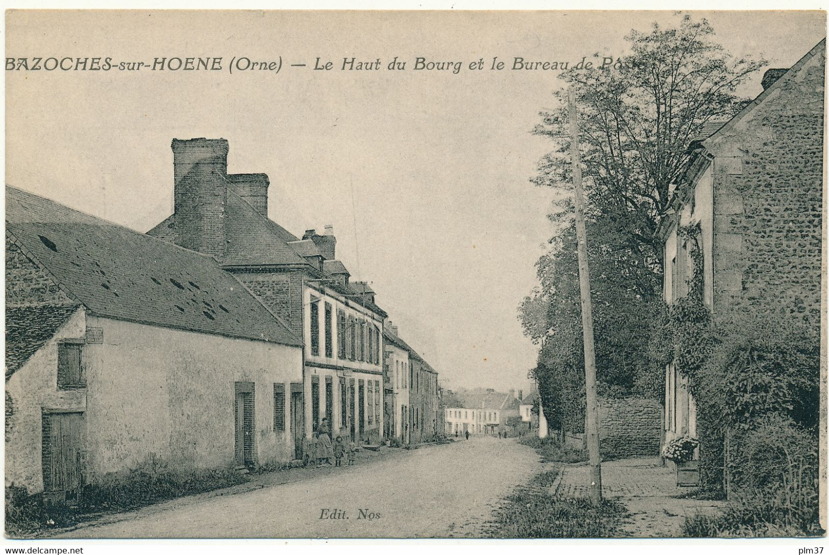 BAZOCHES SUR HOENE - Le Haut du Bourg et le Bureau de Poste