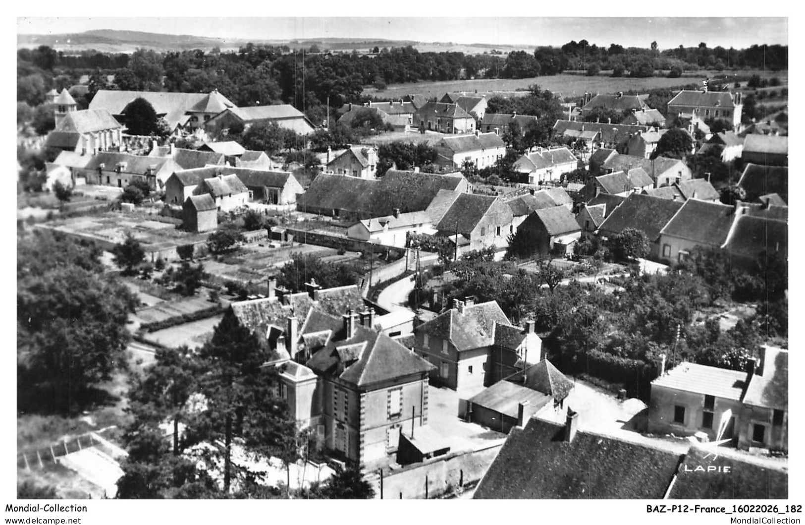 BAZP12-1200-89 - En avion au dessus de SAINT-GEORGES-sur-BALCHES - Vue d'ensemble le quartier de l'eglise et la gendarme