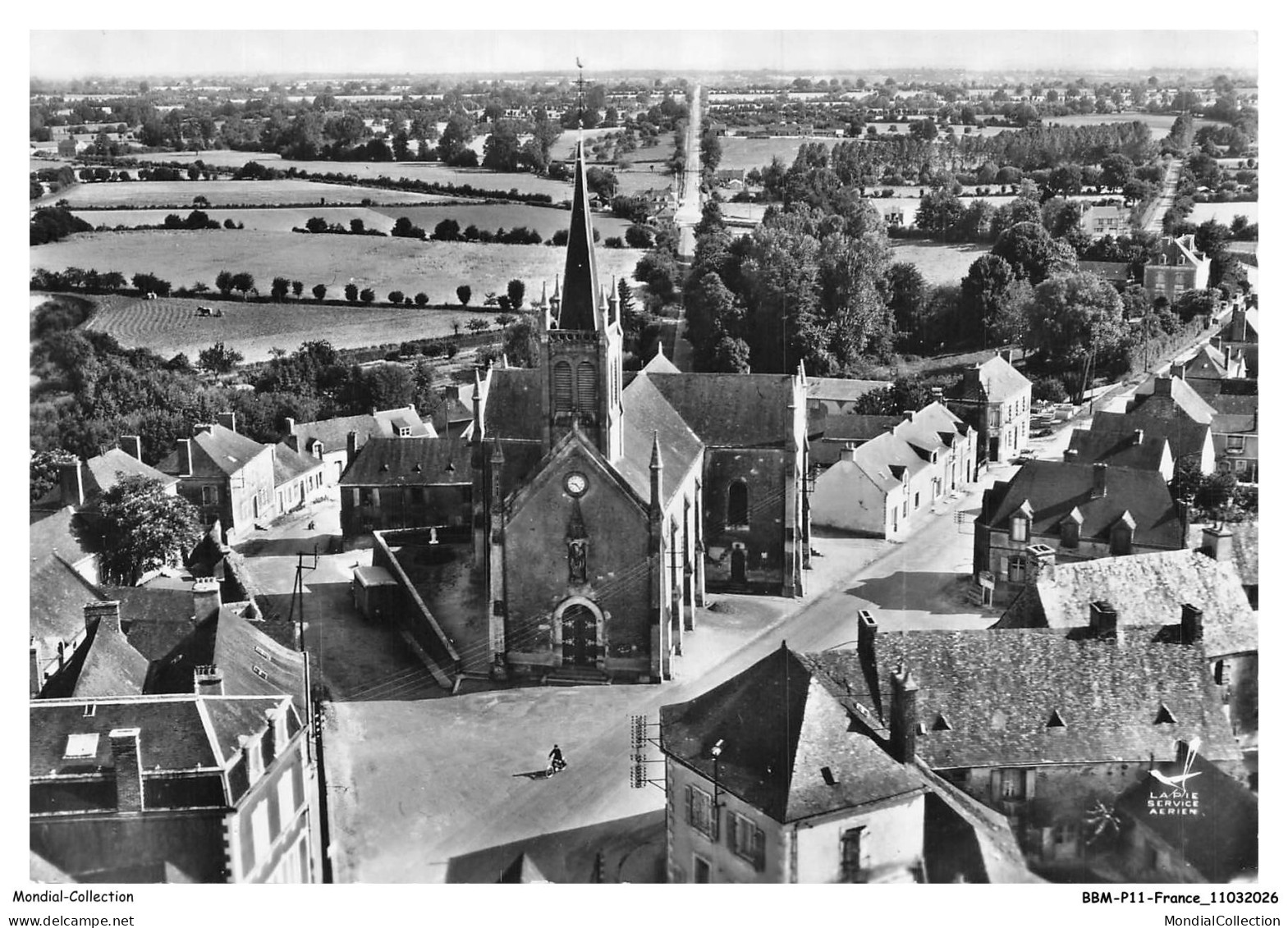 BBMP11-1066-53 - SAINT-AIGNAN-SUR-ROE - En avion au-dessus - L'église