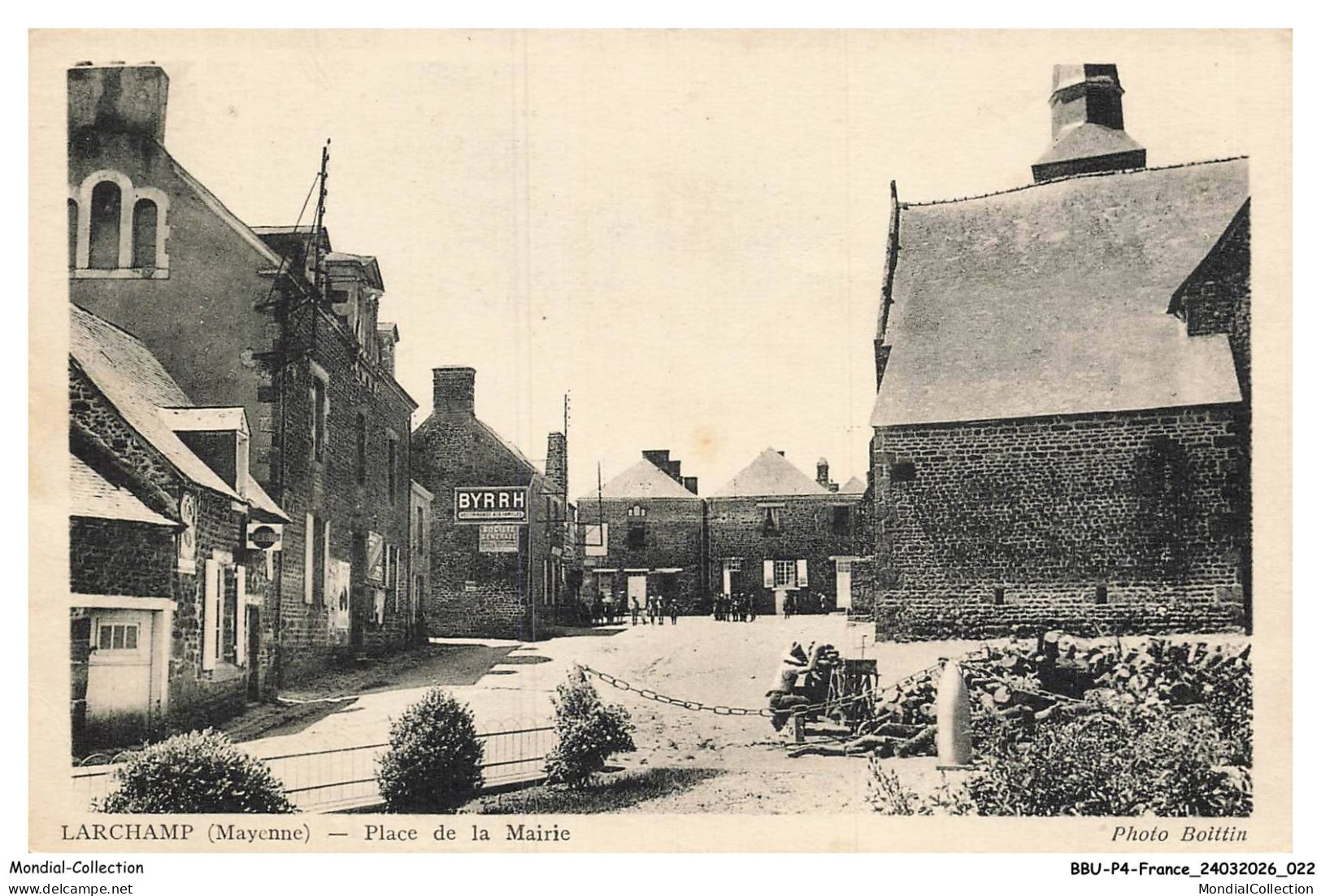 BBUP4-0279-53 - LARCHAMP - Place de la mairie
