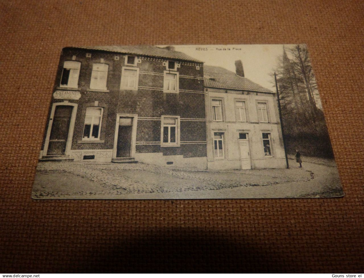 BC27-8 Cpa Reves rue de la place Estaminet  Café Les Bons Villers