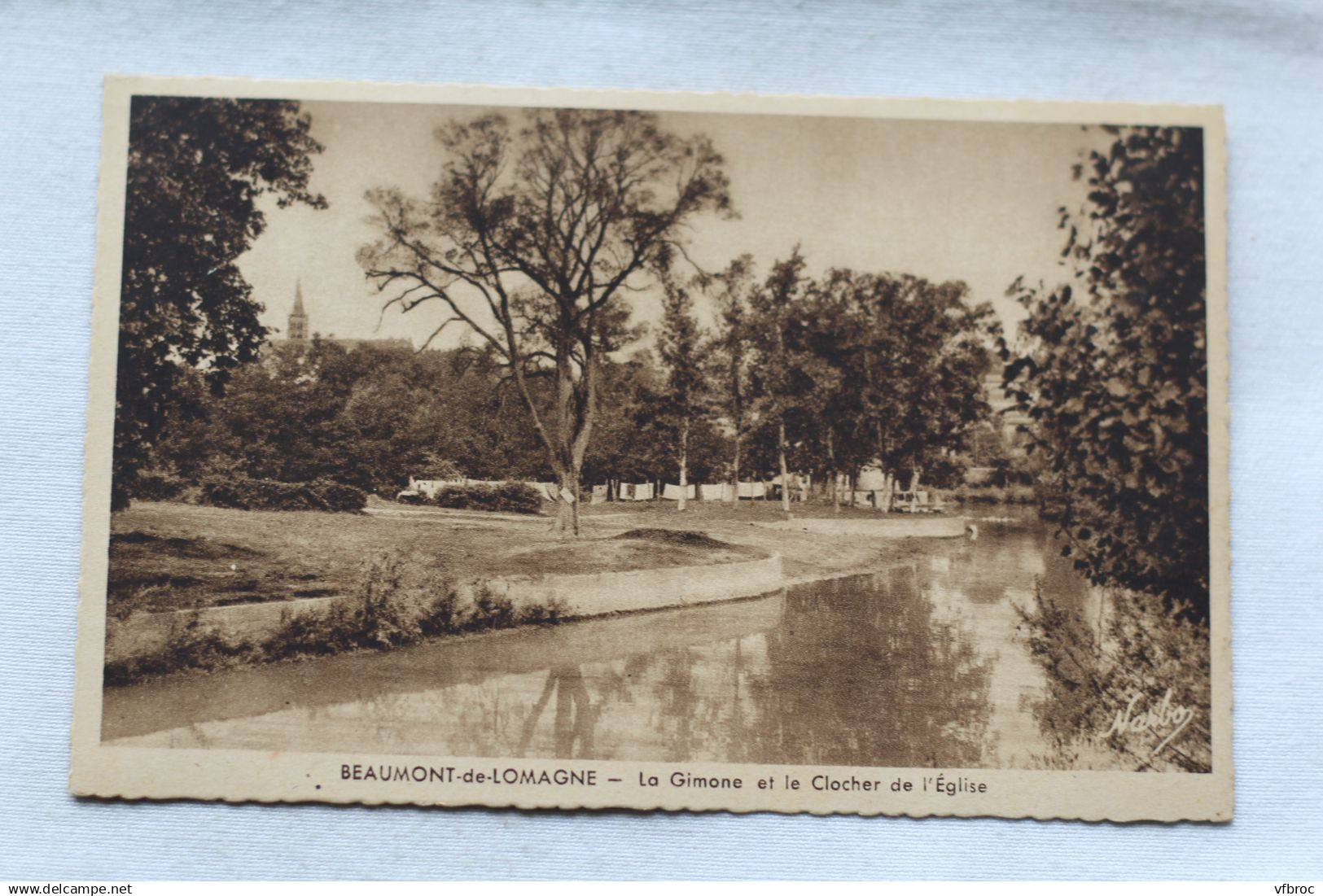 Beaumont de Lomagne, la Gimone et le clocher de l'église, Tarn et Garonne 82